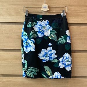 Banana Republic Dark Floral Pencil Skirt (Tailored - Curvy) Size 0